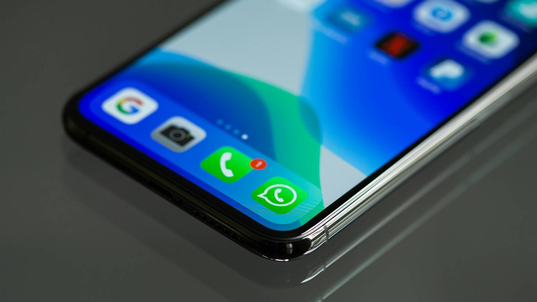 Novo vírus bancário ataca usuários no Brasil via WhatsApp; saiba como se proteger